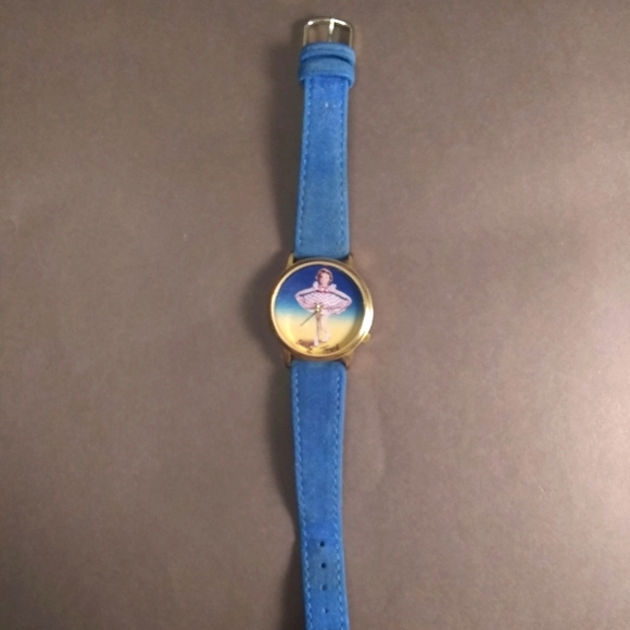 Vntg Shirley Temple Blue Suede Band Battery Wristwatch - Picture 2 of 7